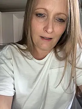 HoneyBluex online show from September 15, 2025, 11:54 am