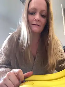 HoneyBluex online show from February 5, 2025, 1:44 pm