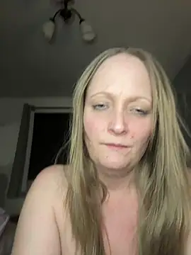 HoneyBluex online show from February 3, 2025, 9:18 pm