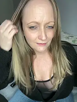 HoneyBluex online show from February 12, 2025, 3:16 pm