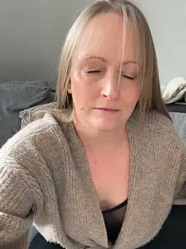 HoneyBluex online show from March 1, 2025, 1:40 pm