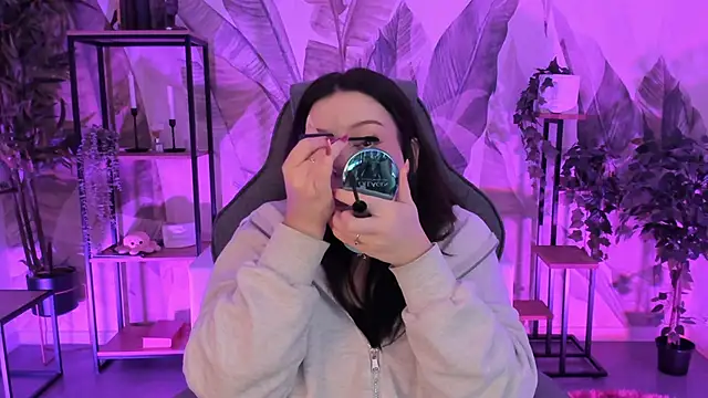 CoralineKeyns online show from September 19, 2025, 5:22 am