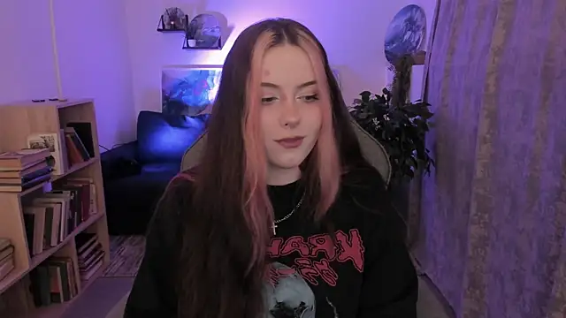 CoralineKeyns online show from July 4, 2026, 2:07 am