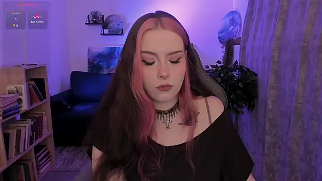 CoralineKeyns online show from July 16, 2026, 1:35 am