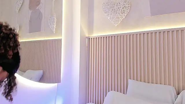 Snapshot of daiana_curly chatting on February 6, 2026, 7:54 pm daiana curly online show from February 6, 2026, 7:54 pm