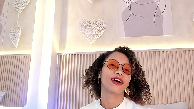 Snapshot of daiana_curly chatting on February 11, 2026, 7:47 pm daiana curly online show from February 11, 2026, 7:47 pm