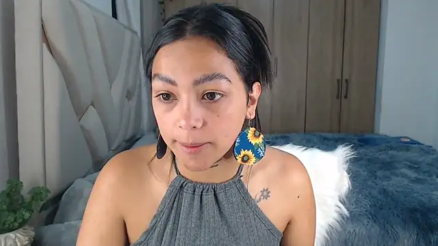 fairylatin222 online show from March 22, 2025, 10:39 am