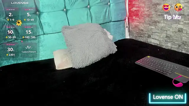 Cloee66 online show from October 21, 2025, 2:49 pm