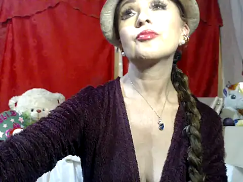 hottieperla online show from December 15, 2025, 6:36 pm