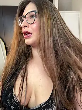 adara lennox online show from February 9, 2026, 9:24 pm