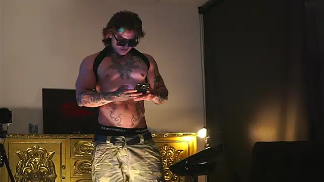 dantecoppolaa  online show from October 3, 2025, 12:47 am