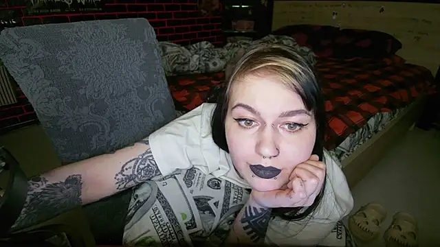 Snapshot of MoorderxDoll chatting on July 17, 2026, 6:16 pm MoorderxDoll online show from July 17, 2026, 6:16 pm