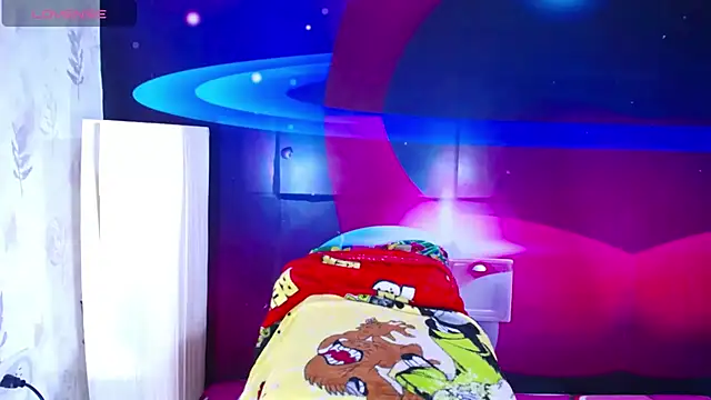 Cristalxxts online show from October 18, 2025, 9:17 pm