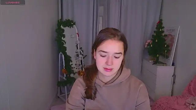 LovelyJessie online show from December 14, 2025, 1:39 pm