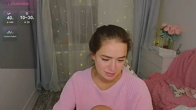 Snapshot of LovelyJessie chatting on March 18, 2025, 1:44 pm LovelyJessie online show from March 18, 2025, 1:44 pm