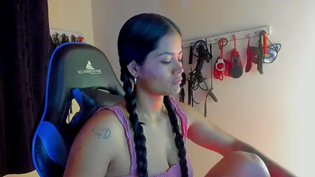 scarlet-kennedy98 online show from November 3, 2025, 8:45 pm