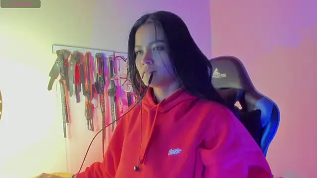 scarlet-kennedy98 online show from March 18, 2026, 10:21 pm