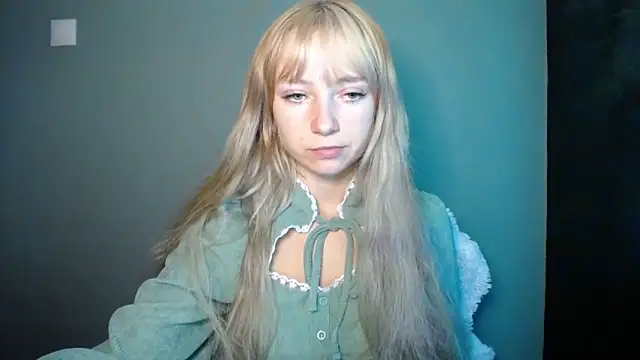 LuciaYoung online show from September 16, 2025, 6:20 pm