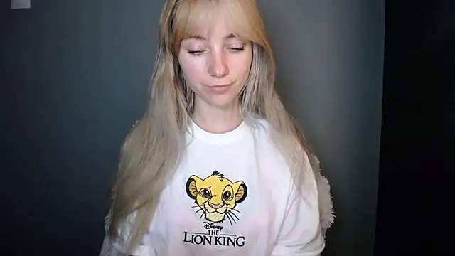 LuciaYoung online show from November 22, 2025, 8:18 pm