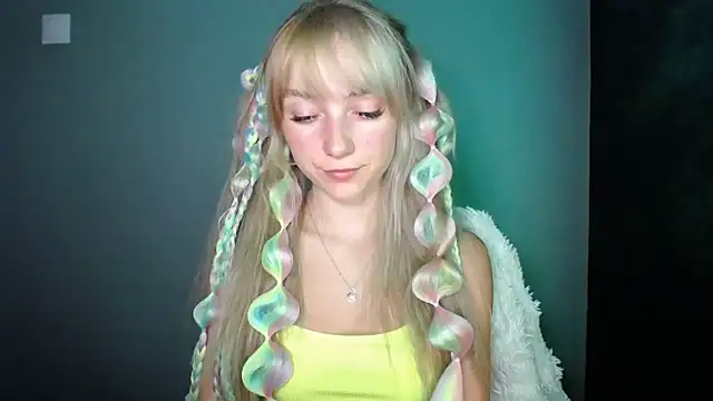 LuciaYoung online show from September 12, 2025, 6:29 pm