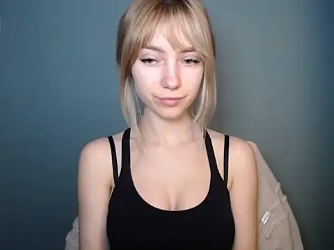 LuciaYoung online show from February 9, 2026, 7:39 am