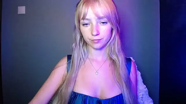 LuciaYoung online show from September 17, 2025, 6:21 pm