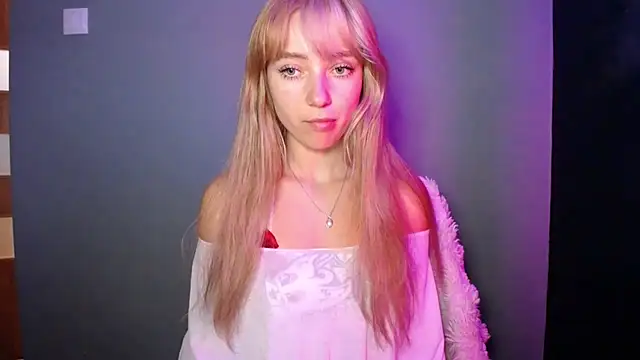 LuciaYoung online show from September 23, 2025, 12:12 pm