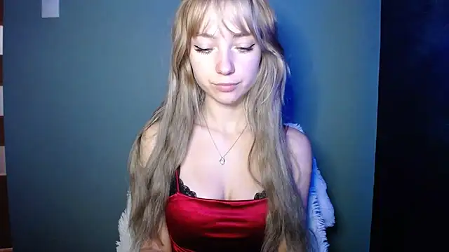 LuciaYoung online show from October 17, 2025, 12:29 pm