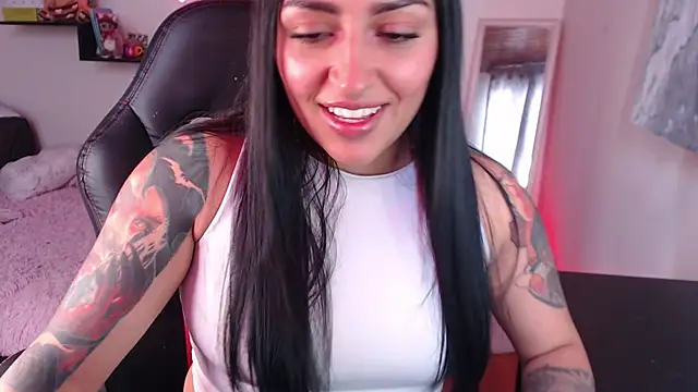 MissDennise online show from September 20, 2025, 4:12 pm