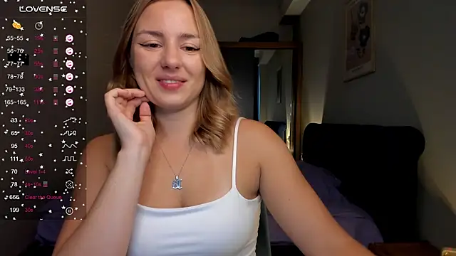 ThreeshaWhite online show from September 22, 2025, 4:07 am