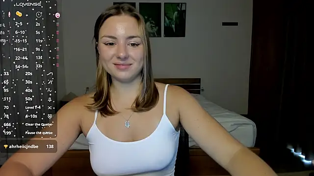 ThreeshaWhite online show from April 9, 2026, 1:40 am