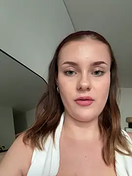 Snapshot of MaribelRiver chatting on August 5, 2026, 4:45 pm MaribelRiver online show from August 5, 2026, 4:45 pm