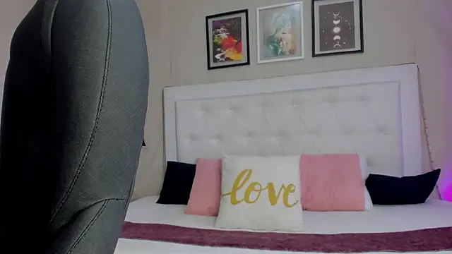 emma  smith1 online show from March 10, 2026, 11:47 am