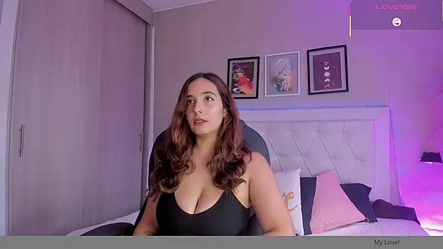 emma  smith1 online show from January 6, 2026, 12:42 pm