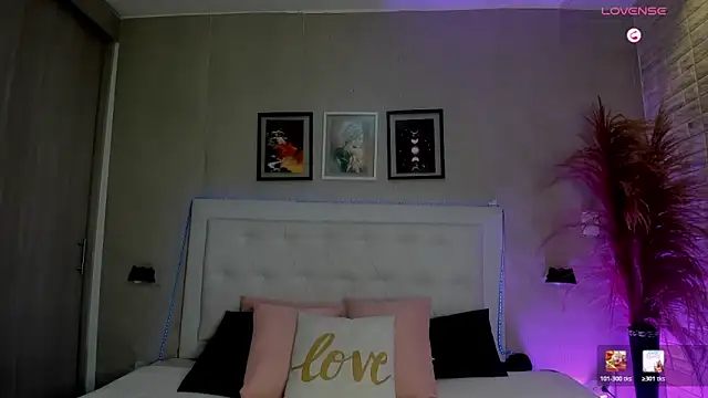 emma  smith1 online show from February 4, 2026, 12:11 pm