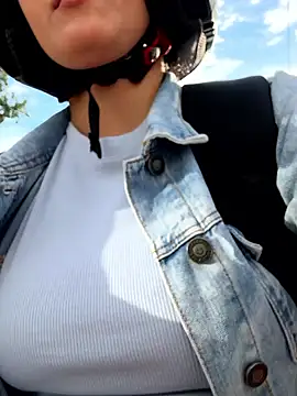 LIAH IZUMI online show from January 15, 2026, 12:41 pm