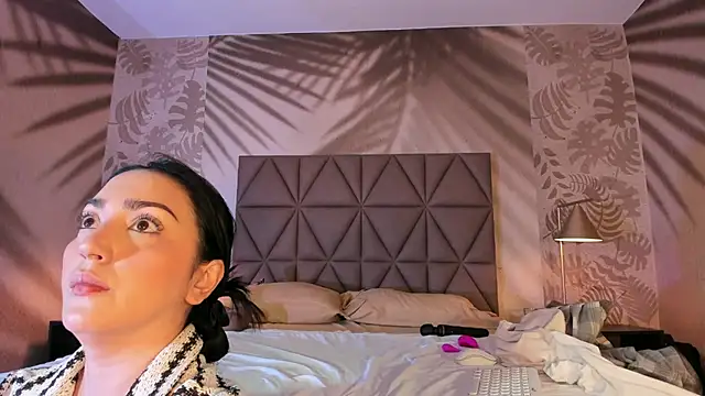 LIAH IZUMI online show from February 20, 2026, 1:24 pm