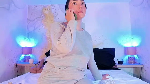 LIAH IZUMI online show from April 20, 2026, 8:21 pm