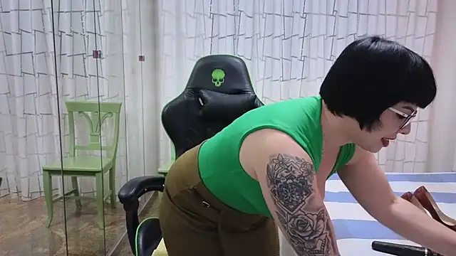 Snapshot of __Nina chatting on February 27, 2025, 1:17 pm Nina online show from February 27, 2025, 1:17 pm