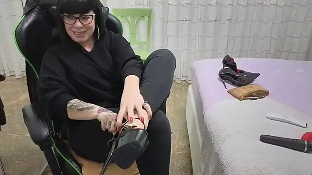   Nina online show from December 19, 2025, 1:13 pm