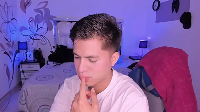 Snapshot of Niicky1_ chatting on February 11, 2025, 9:14 pm Niicky1 online show from February 11, 2025, 9:14 pm