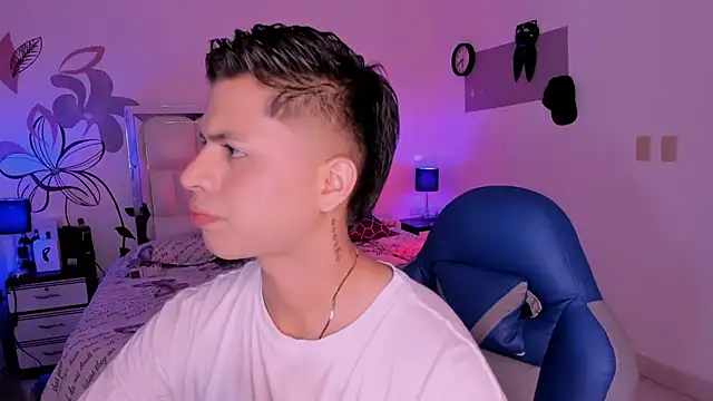 Snapshot of Niicky1_ chatting on February 18, 2025, 9:31 pm Niicky1 online show from February 18, 2025, 9:31 pm