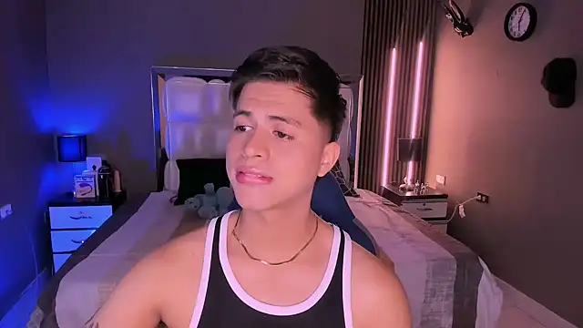 Snapshot of Niicky1_ chatting on March 4, 2025, 9:43 pm Niicky1 online show from March 4, 2025, 9:43 pm