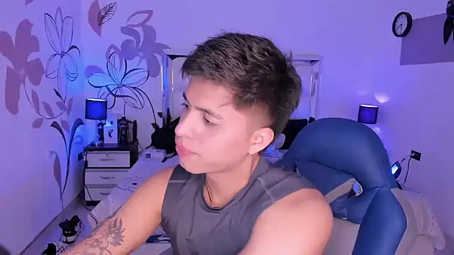 Snapshot of Niicky1_ chatting on February 9, 2025, 8:34 pm Niicky1 online show from February 9, 2025, 8:34 pm