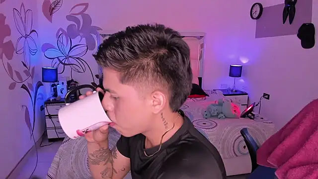 Snapshot of Niicky1_ chatting on February 10, 2025, 9:15 pm Niicky1 online show from February 10, 2025, 9:15 pm