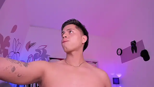 Snapshot of Niicky1_ chatting on February 14, 2025, 12:51 am Niicky1 online show from February 14, 2025, 12:51 am