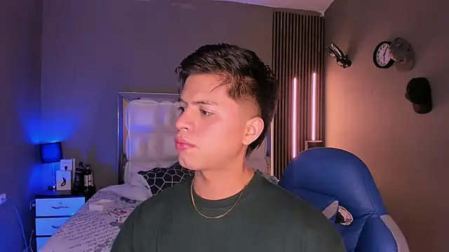 Snapshot of Niicky1_ chatting on March 15, 2025, 9:05 pm Niicky1 online show from March 15, 2025, 9:05 pm