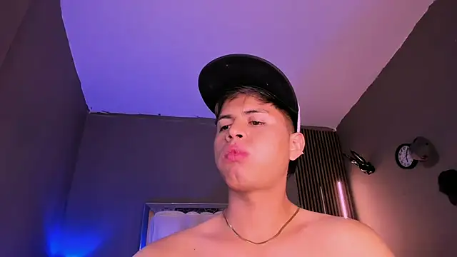 Snapshot of Niicky1_ chatting on March 20, 2025, 12:30 am Niicky1 online show from March 20, 2025, 12:30 am