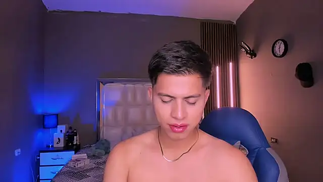 Snapshot of Niicky1_ chatting on March 13, 2025, 9:05 pm Niicky1 online show from March 13, 2025, 9:05 pm