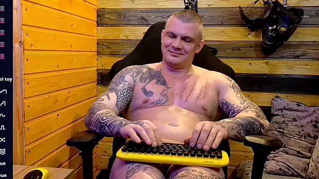 Snapshot of MrrKray chatting on February 5, 2026, 10:49 pm MrrKray online show from February 5, 2026, 10:49 pm